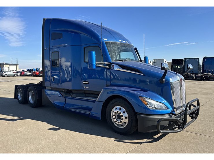 2023-kenworth-t680-image-1