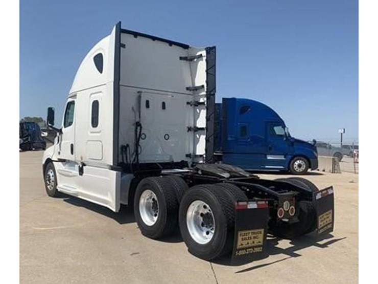2023-freightliner-cascadia-126-image-4