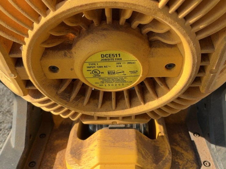 #105-•-dewalt-fan-and-led-light-image-9