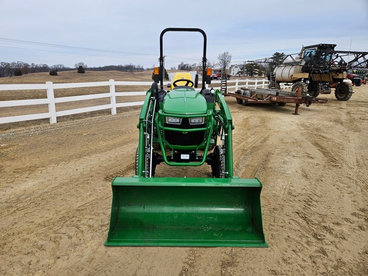 2025-john-deere-2038r-image-8