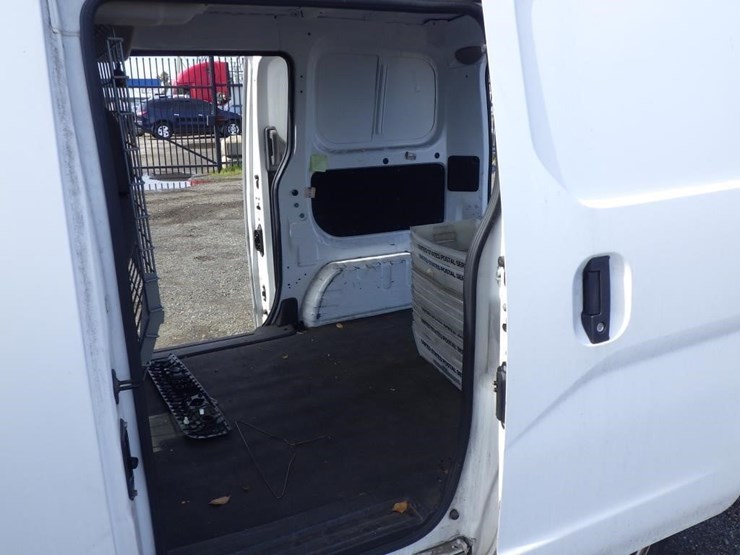 2017-nissan-nv200-image-7