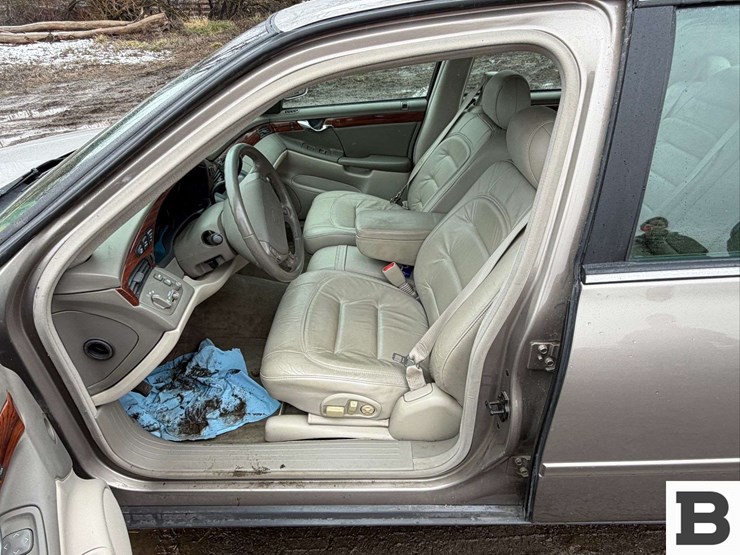 2001-cadillac-deville-sedan-image-12
