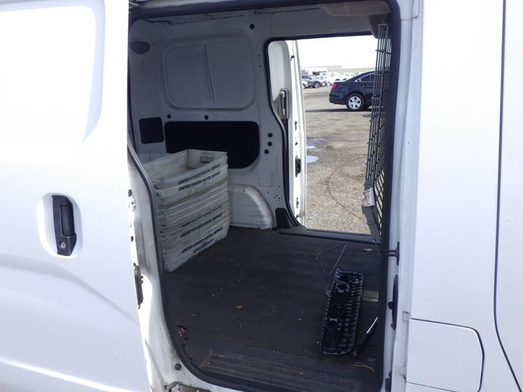 2017-nissan-nv200-image-8