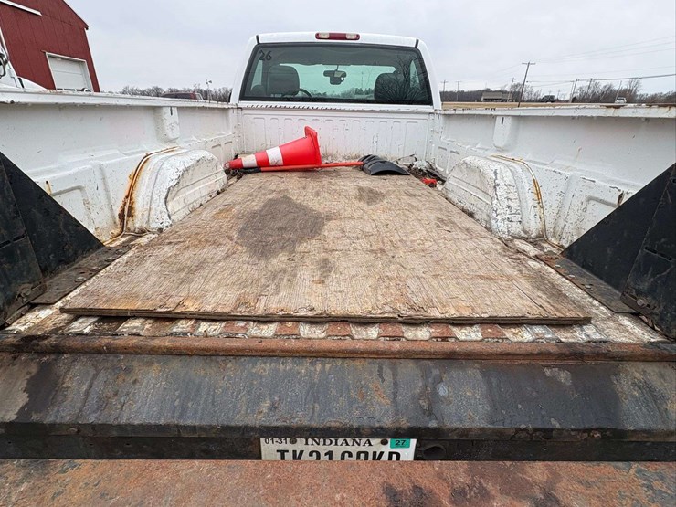2004-chevrolet-silverado-pickup-with-plow-and-liftgate-image-14