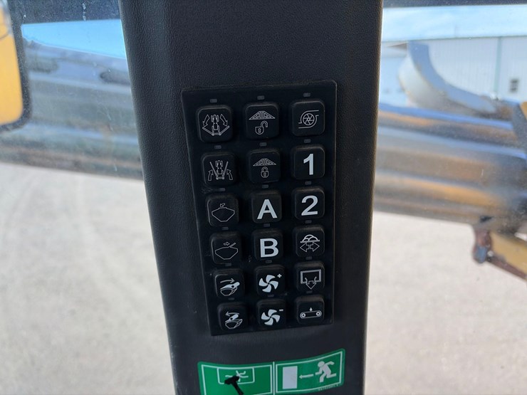 2016-agco-terragator-9300-image-40