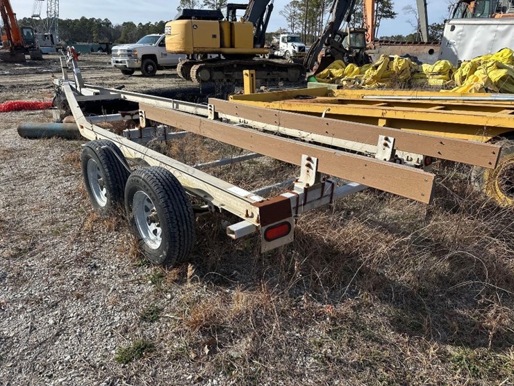 ez-loader-t/a-25ft-long-aluminum-boat-trailer-image-2