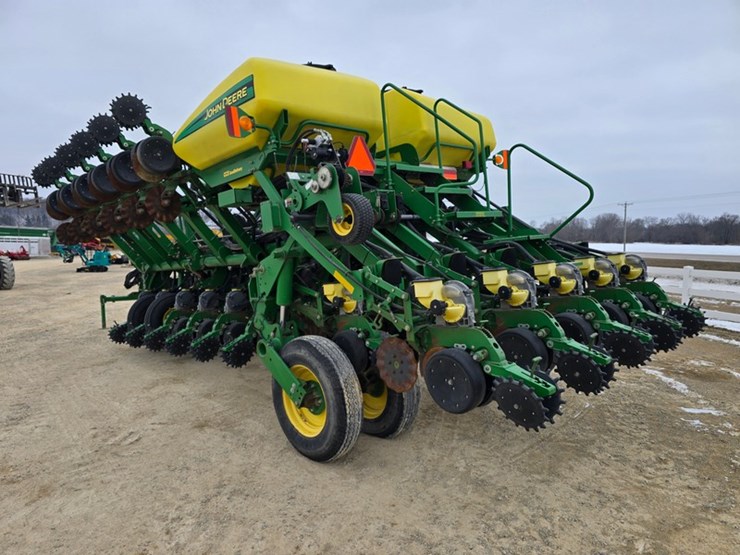 john-deere-1790-image-3