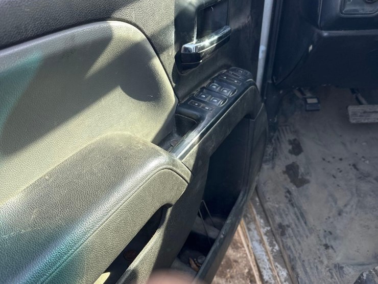 2018-chevrolet-3500hd-image-13