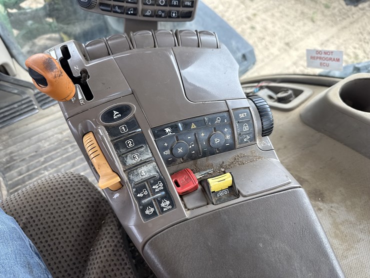 2015-john-deere-8345r-image-15