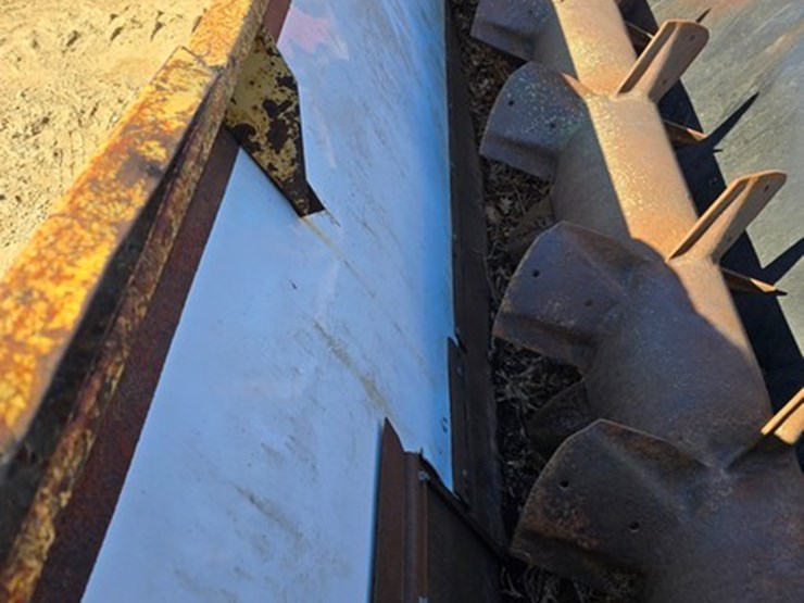 new-holland-305-image-15