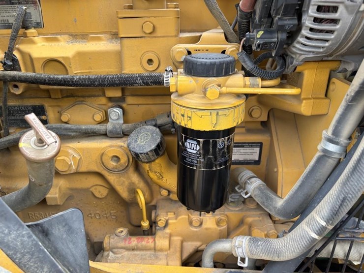 2017-deere-210l-image-31