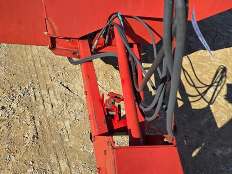 new-holland-305-image-10