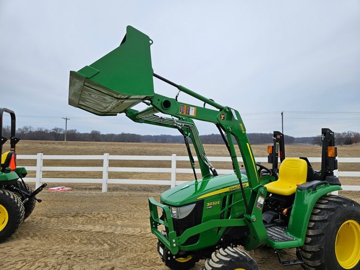 2025-john-deere-3032e-image-12