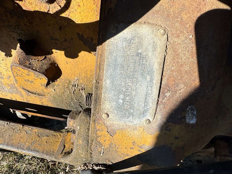 international-harvester-h-tractor-image-14