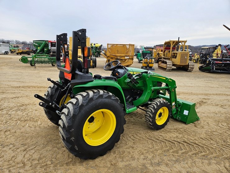 2025-john-deere-3032e-image-5