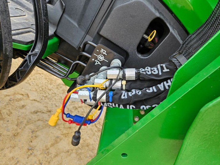 2025-john-deere-2038r-image-46