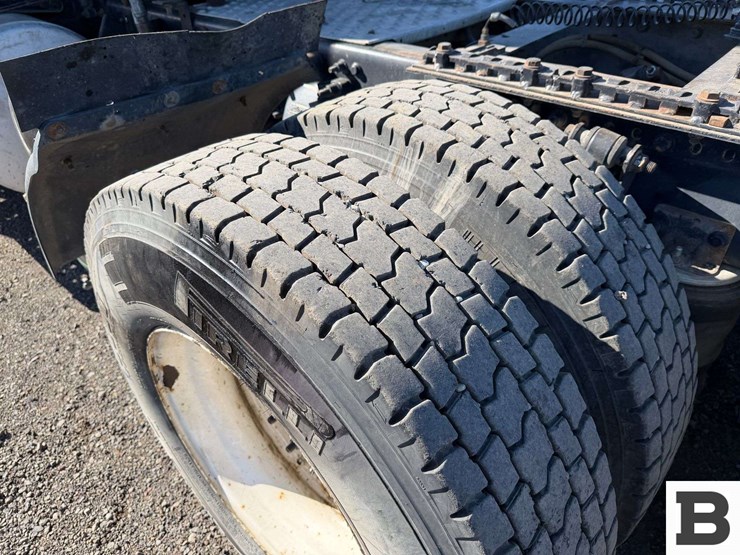 2014-freightliner-cascadia-125-image-19