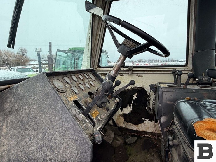 case-2670-tractor-image-34