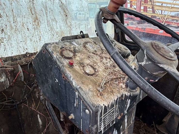 new-holland-1075-image-11