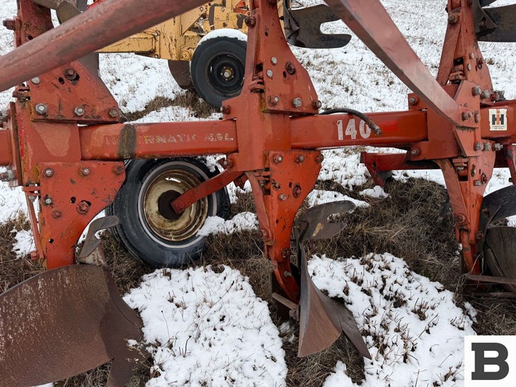 international-4-bottom-plow-image-14