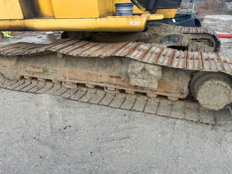 deere-240d-lc-image-29