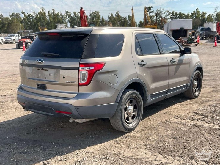 2015-ford-explorer-image-3