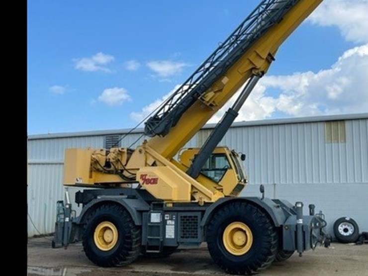 2011-grove-rt760e-image-1