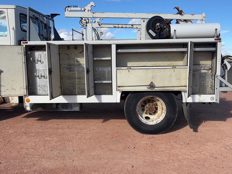 1992-ford-l8000-image-9