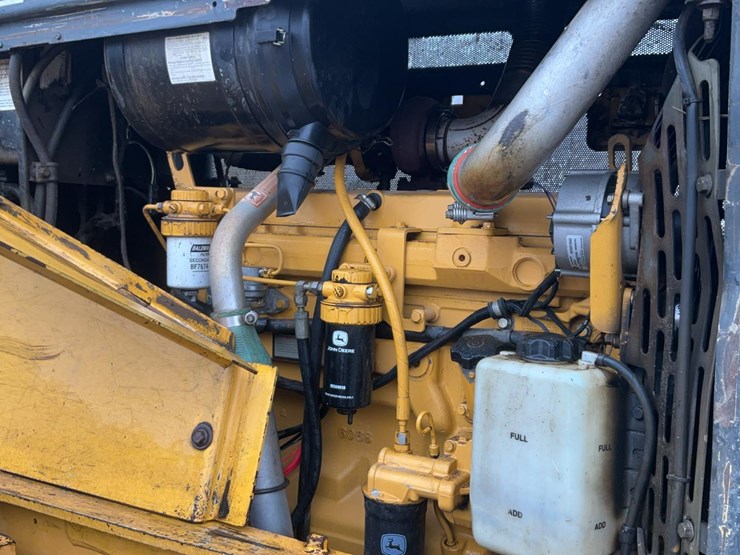2006-deere-640g-iii-image-12