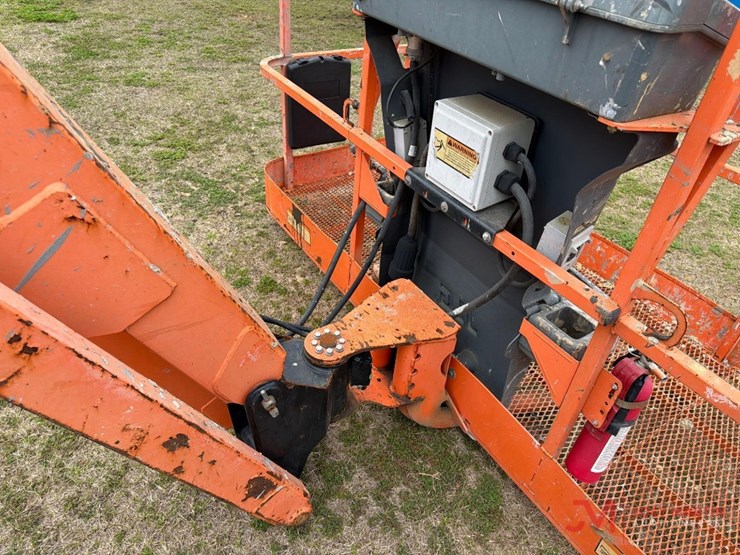 2012-jlg-600aj-image-9