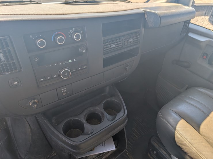 2010-chevrolet-express-3500-image-6