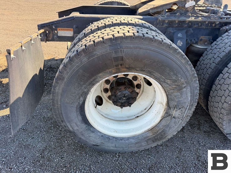 2014-freightliner-cascadia-125-image-30