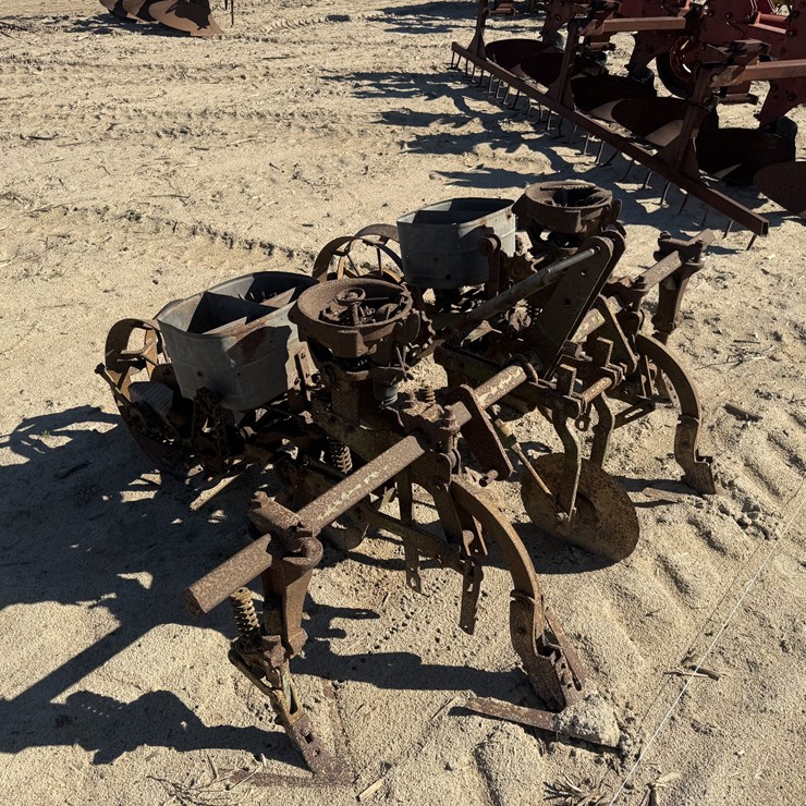 2 Row Cole Planters w/Plates