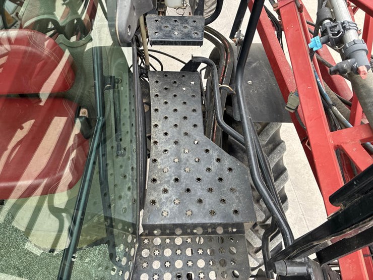 2015-case-ih-patriot-3340-image-62