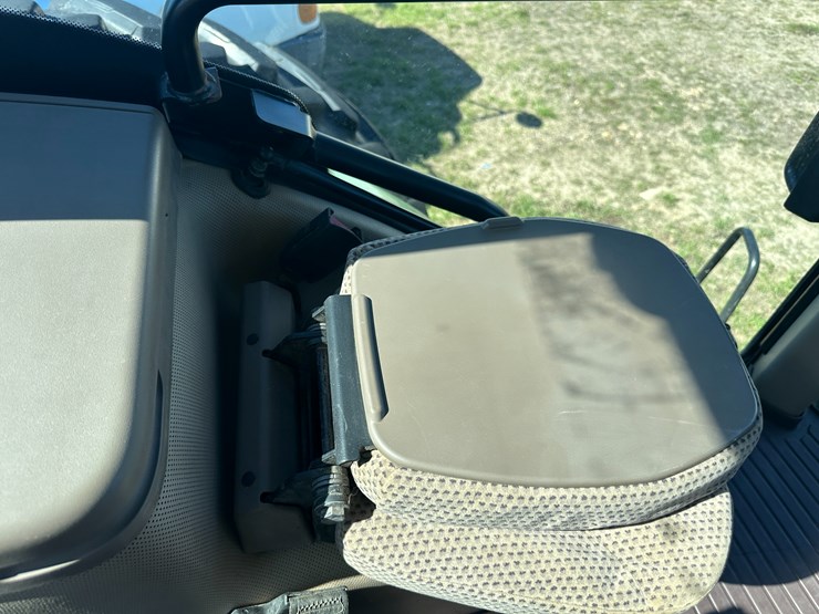 john-deere-8285r-image-63