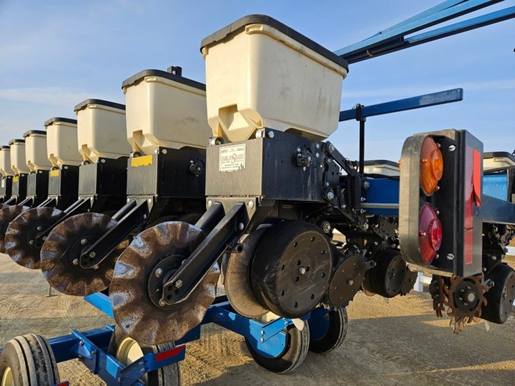 2019-kinze-3500-image-28