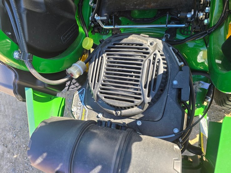 2025-john-deere-z915e-image-17