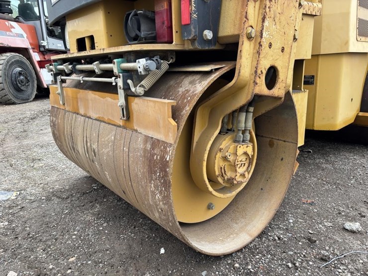 caterpillar-cb24-image-13