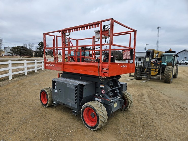 2017-skyjack-sj6832rt-image-7