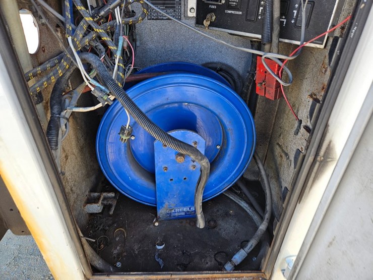 2011-ford-f550-image-21