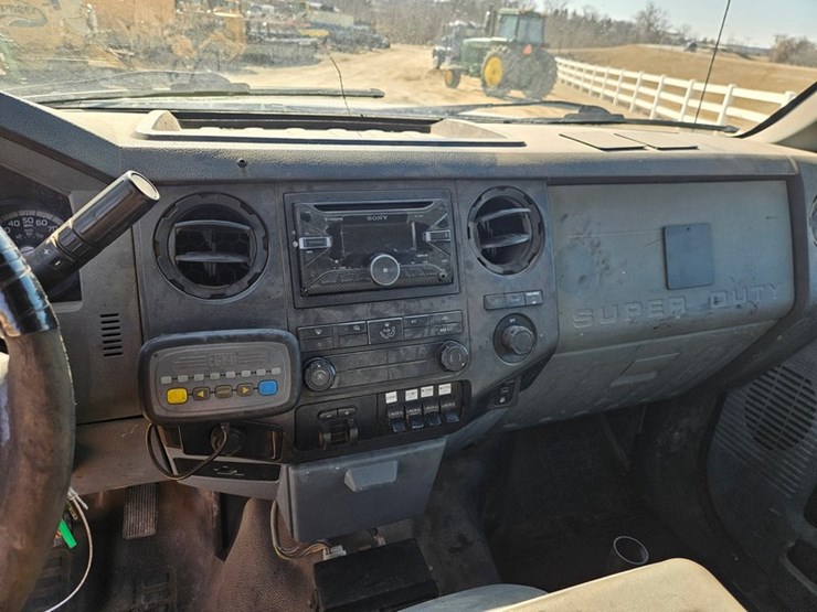 2011-ford-f550-image-46