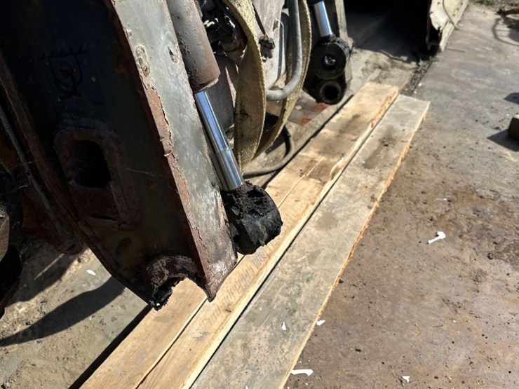 2017-john-deere-318-image-11