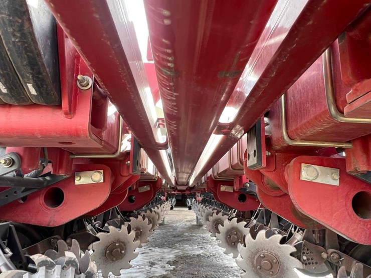 2014-case-ih-1255-image-25