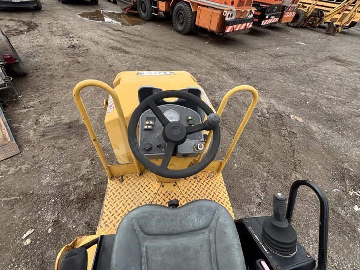 caterpillar-cb24-image-18