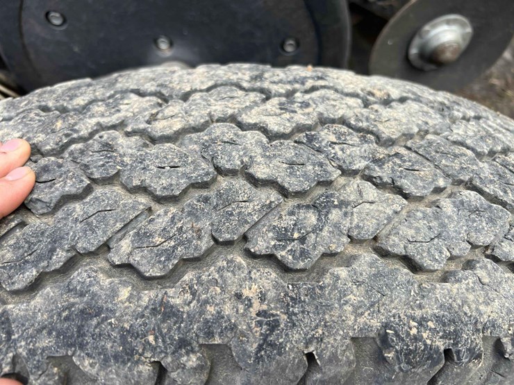 2014-case-ih-1255-image-17