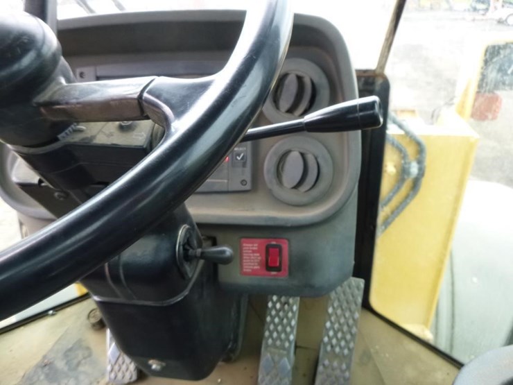 2005-deere-624j-image-11