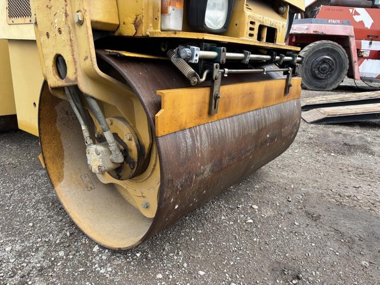 caterpillar-cb24-image-11