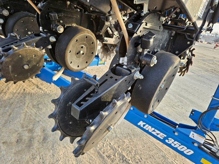 2019-kinze-3500-image-19