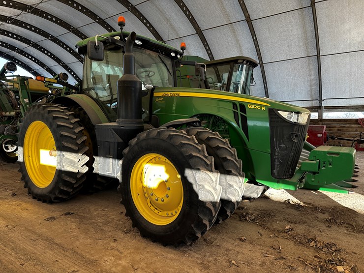 2016-john-deere-8320r-image-1