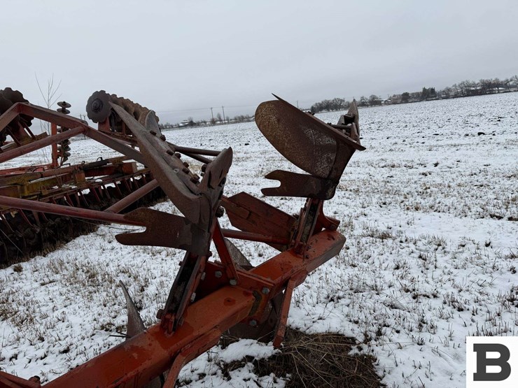 international-4-bottom-plow-image-10